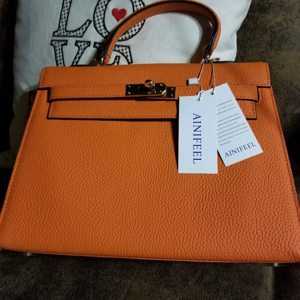 Ainifeel pocket book